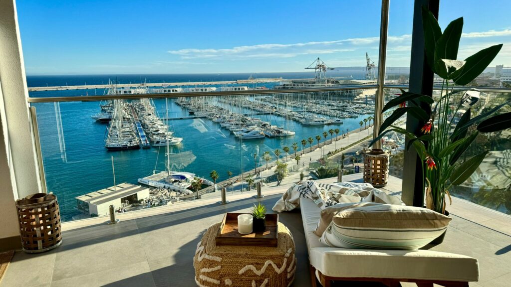Penthouse sur la célèbre "Explanada" d'Alicante - Prix 1.290.000€ 1.290.000€ | Chambres 3 | Bains 2 | Superficie 180 m² | 9ème étage