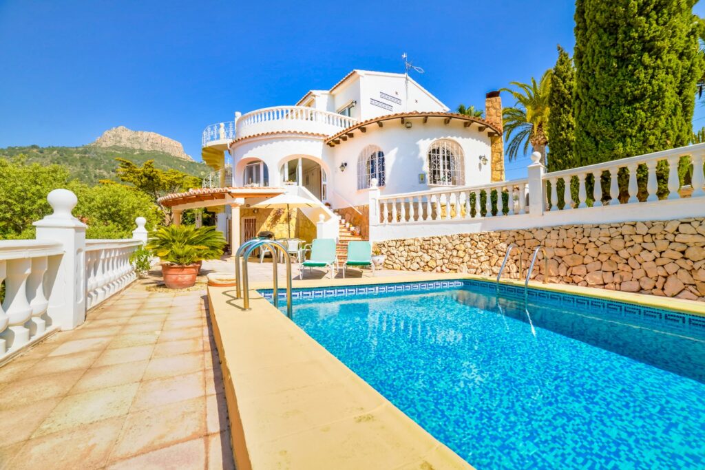 "NOUVEAUTÉ" à Calpe - Espagne : Villa de 4 chambres à coucher avec vue magnifique à la Canuta 520.000€ | Beds 4 | Baths 3 | Villa 178 m² | Terrain 836 m²