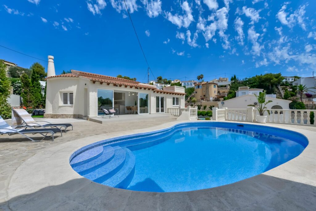 Villa de luxe à vendre sur la Benissa - Moraira - Prête à emménager 699.000€ | Lits 5 | Bains 4 | Construit : 217 m² | Terrain : 834 m²